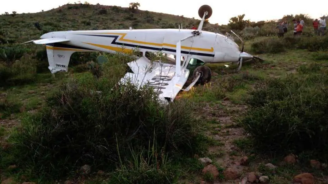 Se Desploma Avioneta En Un Cerro Al Sur De La Capital Potosina