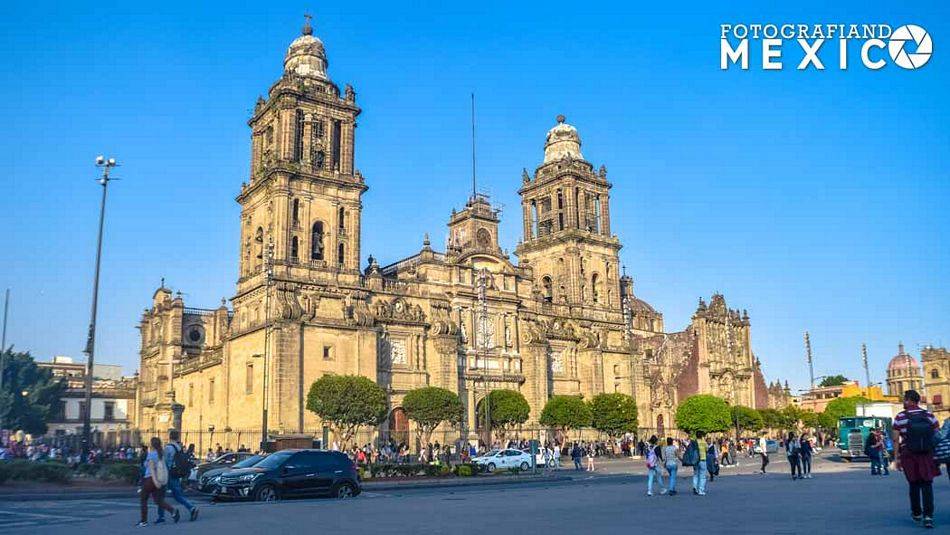 La Catedral Metropolitana de la Asunción de la Santísima Virgen María a los cielos de Ciudad de México es sede de la Arquidiócesis Primada de México. Se encuentra en la Plaza de la Constitución, Centro Histórico de la Ciudad de México.