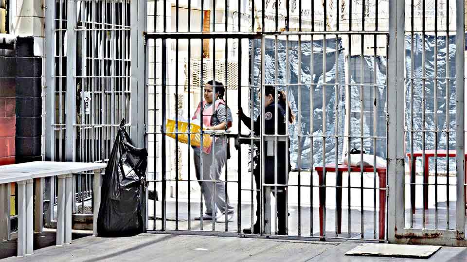 El subsecretario del Sistema Penitenciario, Hazael Ruíz Ortega, informó que como parte de las medidas que se han tomado para proteger a la población penitenciaria y a sus familias.