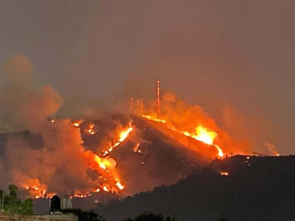 Durante la noche del pasado martes se registró un incendio en el Cerro de la Estrella en la Alcaldía de Iztapalapa en la Ciudad de México.