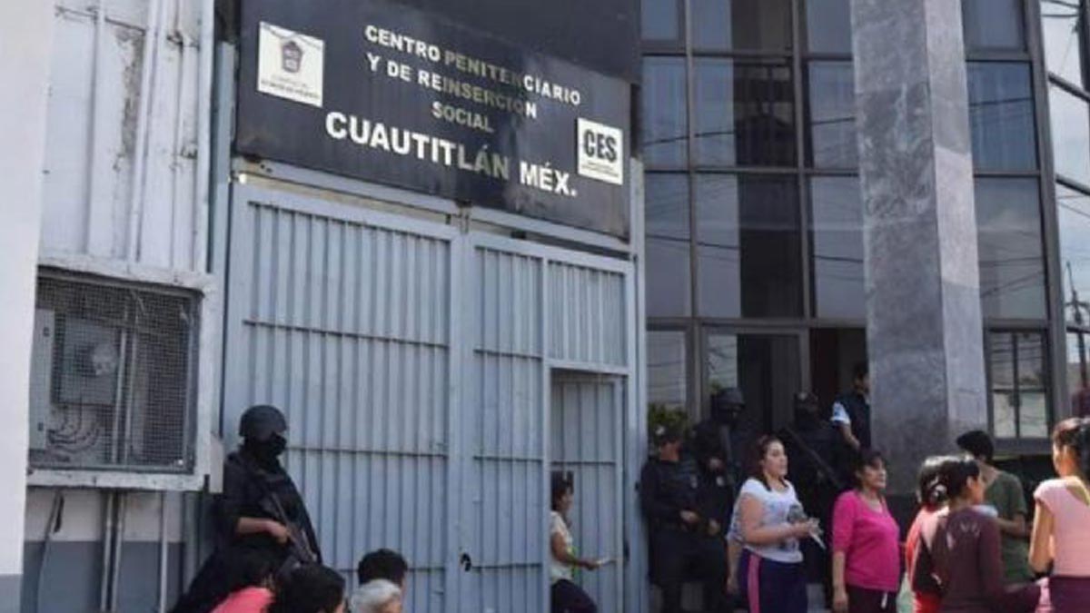 La titular del SSEM, Maribel Cervantes, publicó a través de las redes sociales algunas fotografías del proceso de sanitización que se realiza en las prisiones de la entidad como parte del Plan de Contingencia Sanitaria de la Subsecretaría de Control Penitenciario.