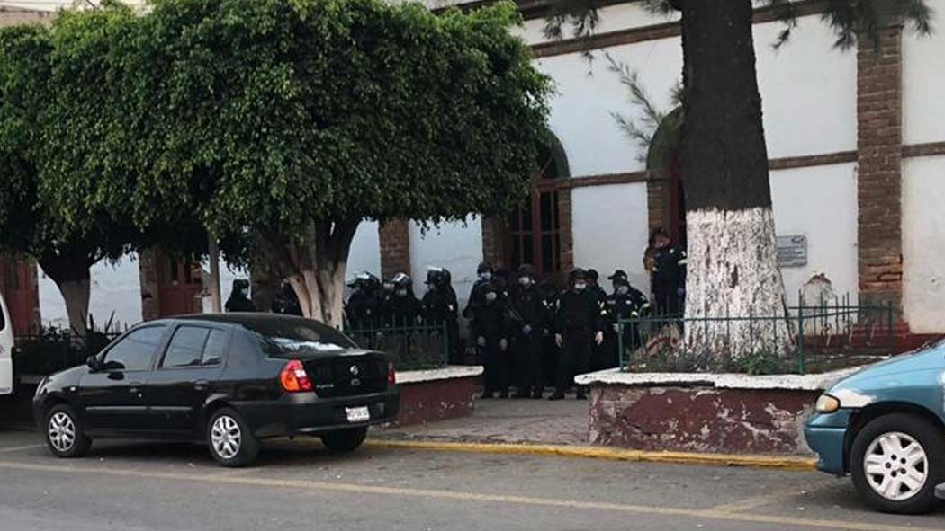 Riña afuera del penal de Cuautitlán por traslado de reos 002