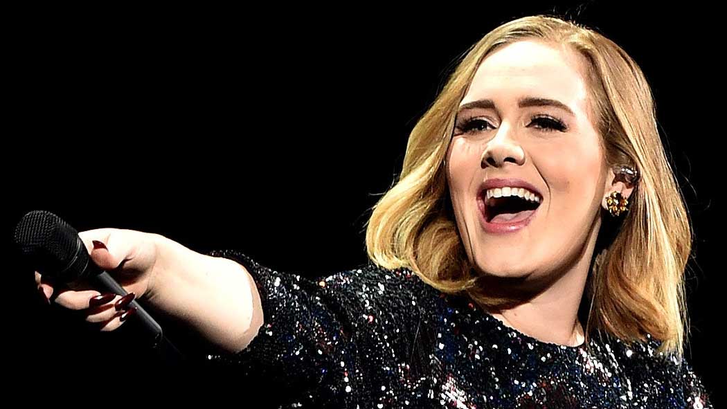 La cantante británica Adele volvió a ser noticia en Instagram por una fotografía en la que luce su nuevo cuerpo tras un extrema pérdida de peso. En pocos minutos, la publicación consiguió millones de “Me Gusta” y miles de comentarios de sus millones de seguidores.
