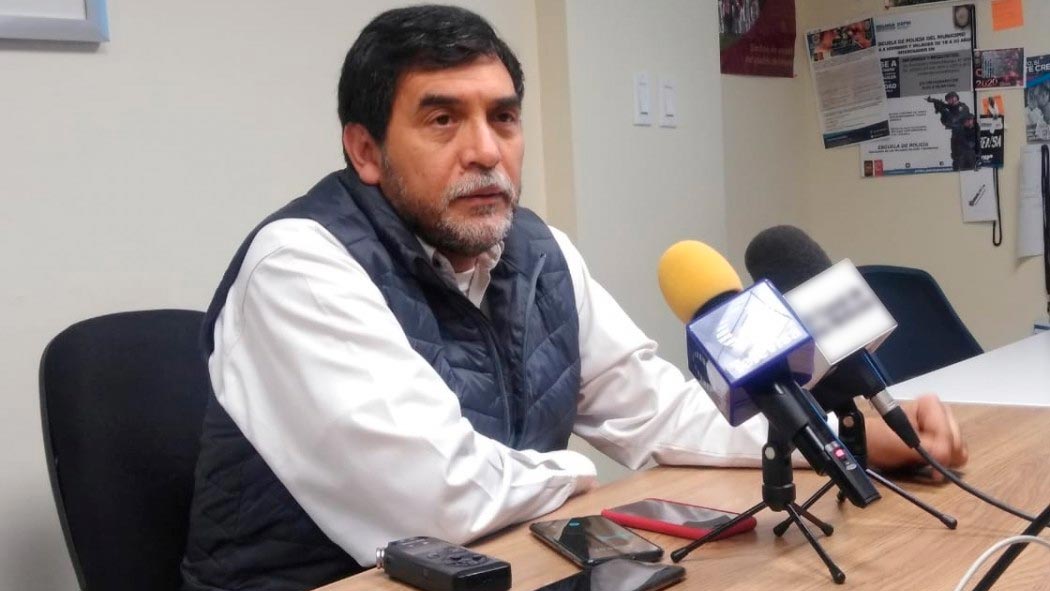 Tras declarar que algo bueno de la pandemia por COVID-19 es que las mujeres tienen la boca cerrada por el uso de cubrebocas, el subdirector de gobernación en Chihuahua, César Komaba, fue destituido de su cargo.