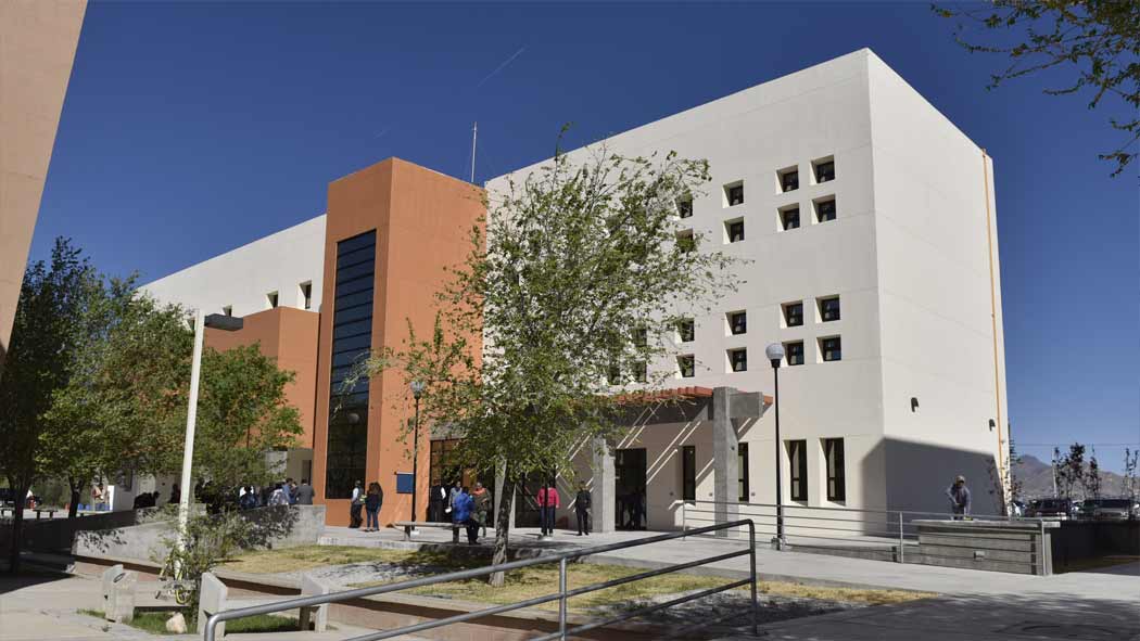 Más de 30 mil alumnos de la Universidad Autónoma de Ciudad Juárez (UACJ) iniciaron clases de los cuales 3 mil 517 son de nuevo ingreso.