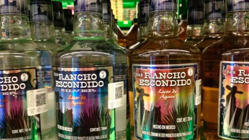 El Consejo Regulador del Tequila (CRT) se deslindó de la marca Rancho Escondido, al recordar que se trata de una bebida de licor de agave y sobre la cual hay una alerta para que la población no la consuma debido a que se han presentado casos de botellas adulteradas.