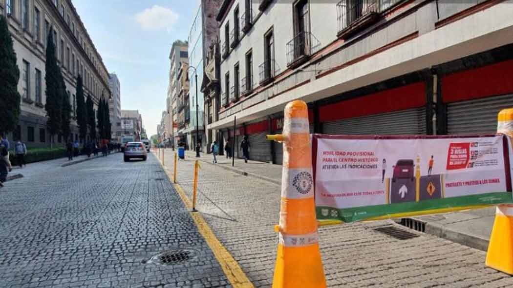 A partir de este martes, los negocios del Centro Histórico de la Ciudad de México comenzarán a operar al 50 por ciento de su capacidad y se habilitarán calles exclusivamente peatonales en la zona.