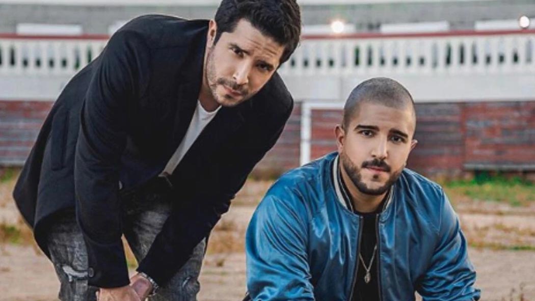 Cali y El Dandee estrenaron “Colegio”, su nuevo álbum que ya está disponible. El dúo es considerado como uno de los referentes del pop urbano latino más importante de la última década.
