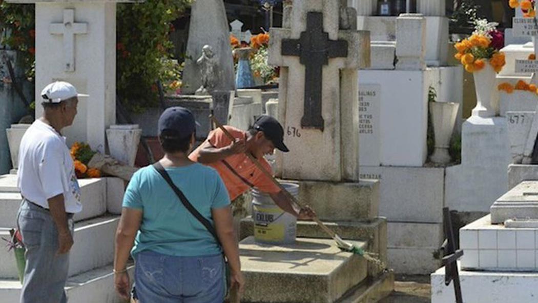 Autoridades dieron a conocer que los 118 cementerios capitalinos, permanecerán cerrados del 9 al 11 de mayo, además hicieron un llamado a los propietarios de los panteones privados para que repliquen la medida y den prioridad a la salud.