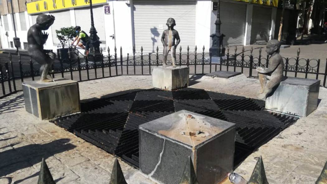 De nueva cuenta una escultura de la fuente de los Niños Traviesos, ubicada sobre el andador de la calle Morelos, entre el teatro Degollado y el Hospicio Cabañas, fue hurtada.
