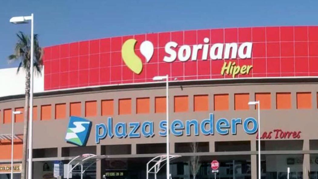 Desde la noche de este viernes se pudo apreciar que el supermercado Soriana, en el centro comercial Sendero Las Torres, cerró sus puertas a la clientela aparentemente por contagios de Covid-19, relataron trabajadores del negocio a Netnoticias. 