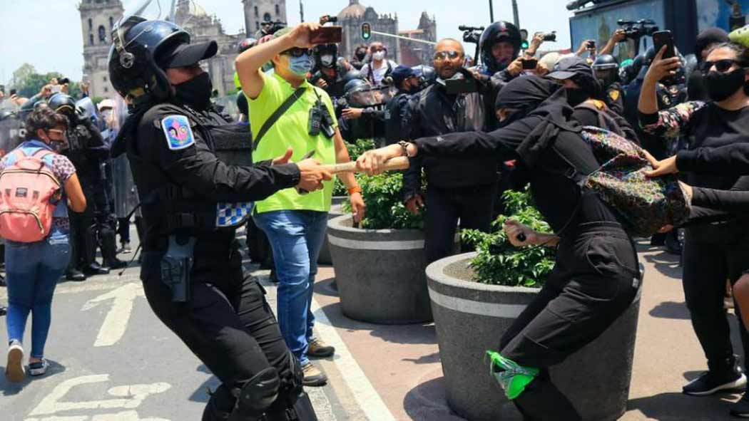 Felipe Calderón, ex presidente de México, llamó feminismo hipócrita en referencias a los insultos en contra de cuerpo femenil de policías en las manifestaciones que se realizaron en el marco del Día de Acción Global por el aborto legal y seguro.